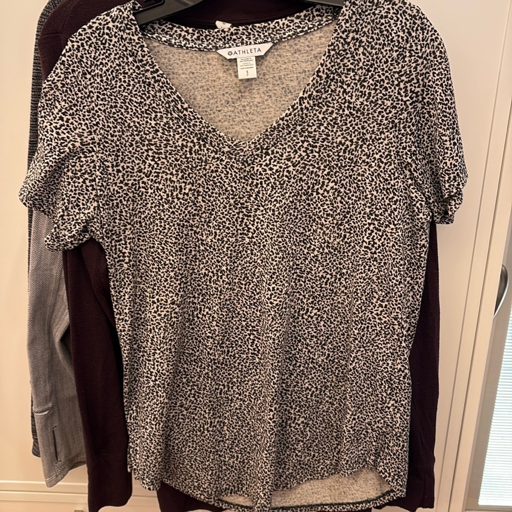 Athleta SS Leopard Top
